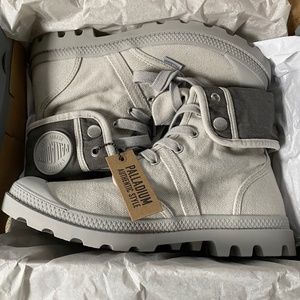 NIB Palladium Pallabrouse baggy boots - canvas -Color Vapour- size US 9